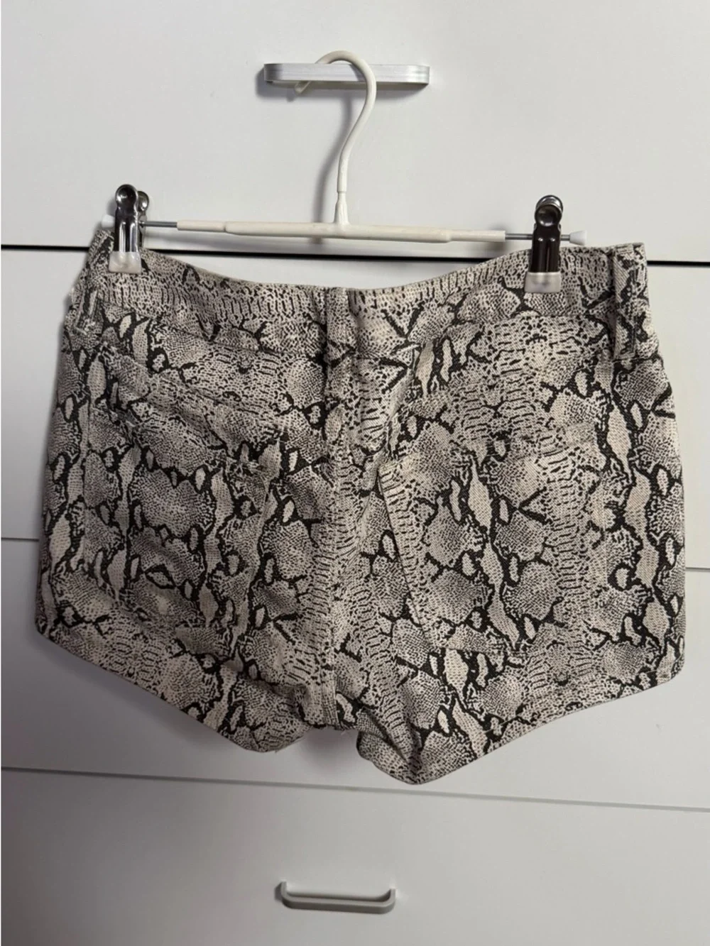 FASHION NOVA Snake-Print Cream and Black Jean Shorts - Picture 2 of 2